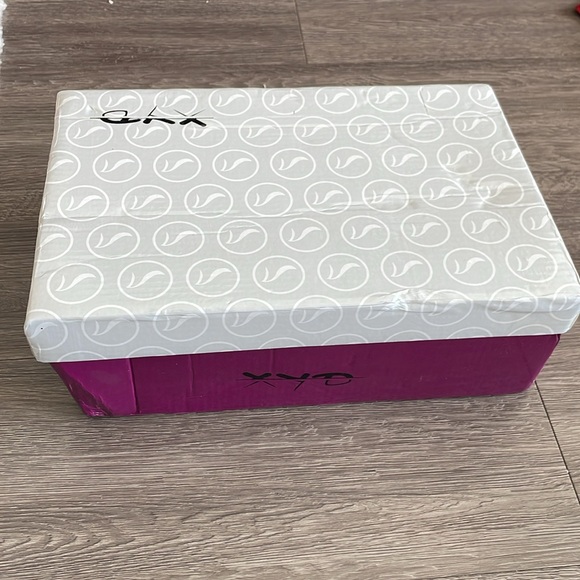 XYD Red Suede Heels - Size 5 - Picture 10 of 10